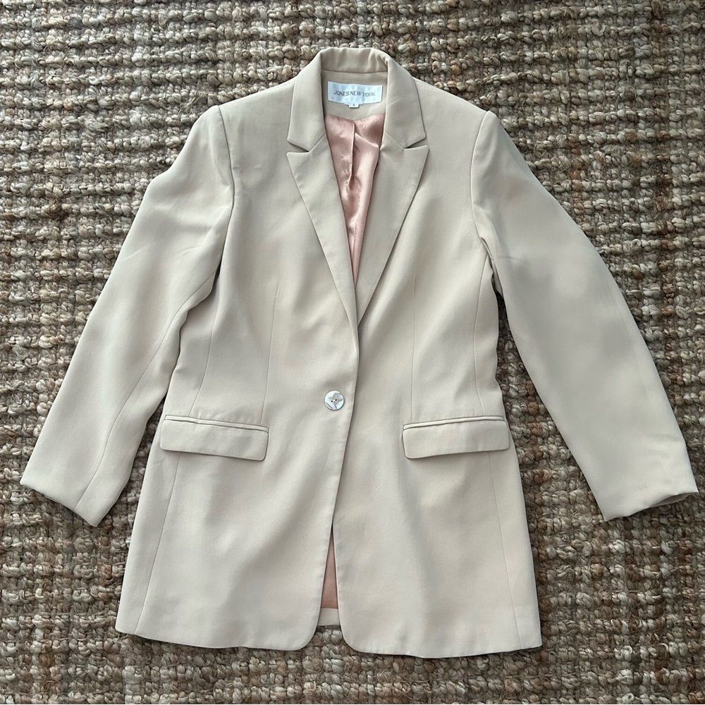 Vintage Women’s Jones New York Boyfriend Longline Blazer in beige color-size 6